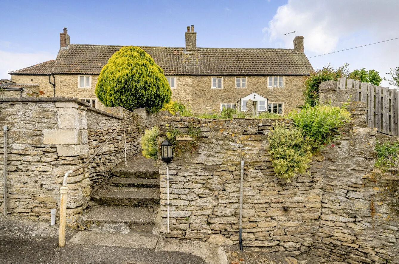 4 bedroom property for sale in Mount Pleasant, Beckington, BA11 - Guide price £250,000