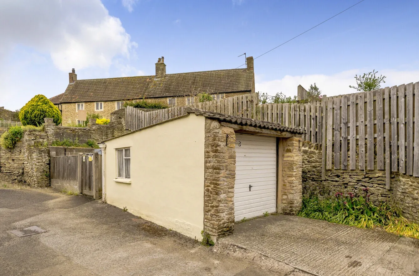 4 bedroom property for sale in Mount Pleasant, Beckington, BA11 - Guide price £250,000