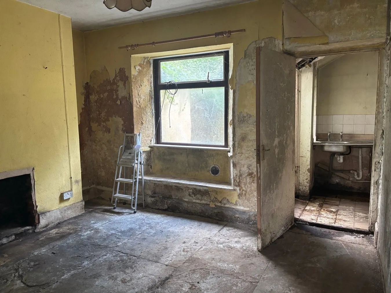 2 bedroom property for sale in West Bank, Wookey Hole, Wells, BA5 - Guide price £150,000