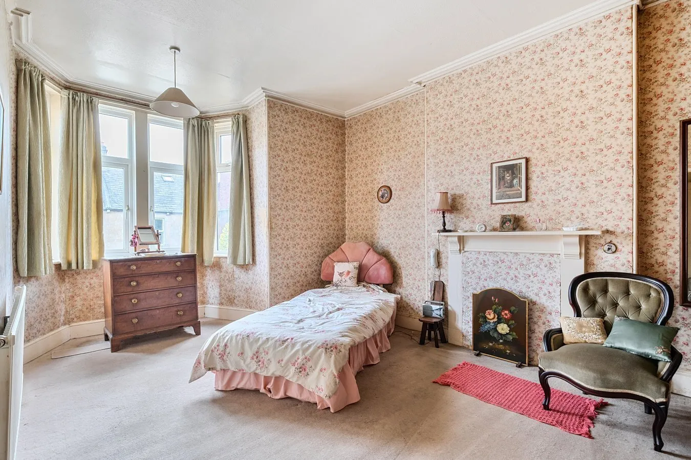 6 bedroom property for sale in Westbourne Road, Trowbridge, BA14 - Guide price £325,000