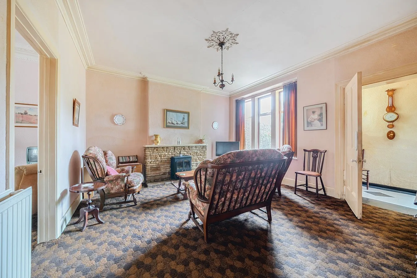 6 bedroom property for sale in Westbourne Road, Trowbridge, BA14 - Guide price £325,000