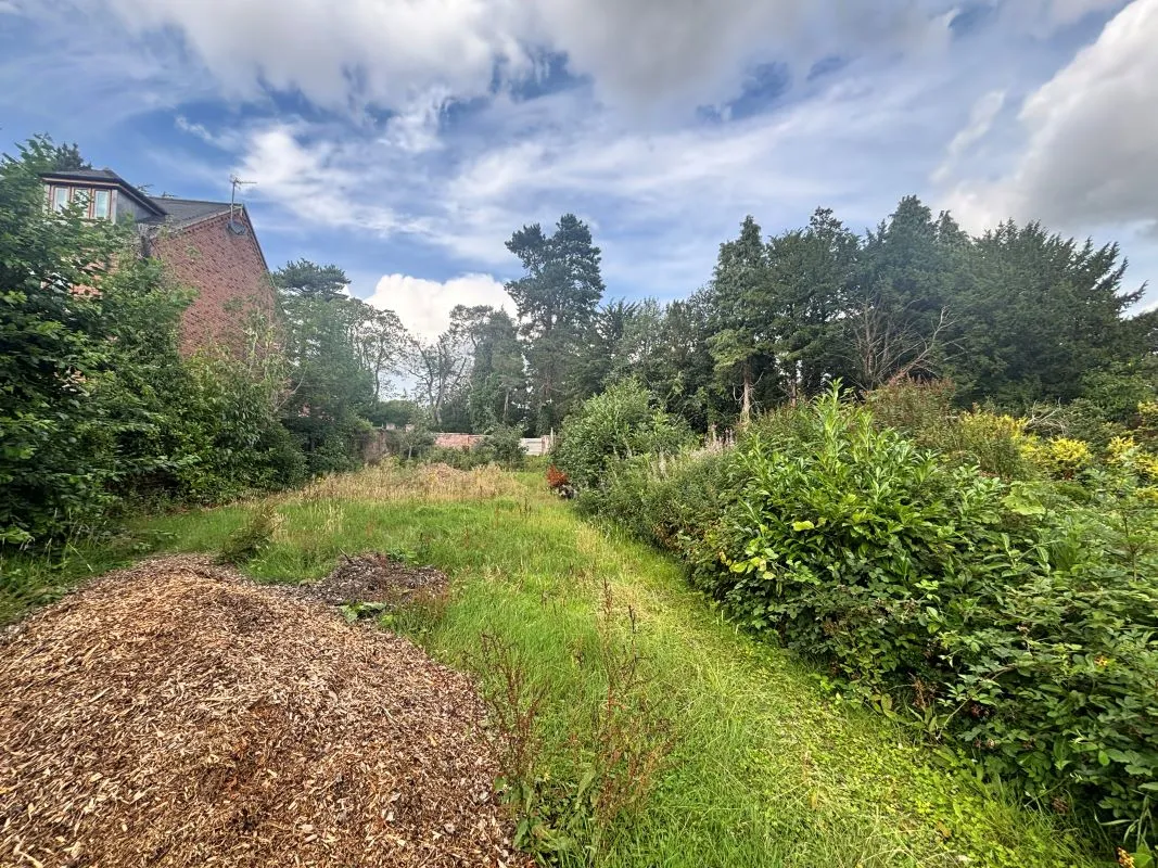Freehold Building Plot - Consent for a Six Bedroom Detached House