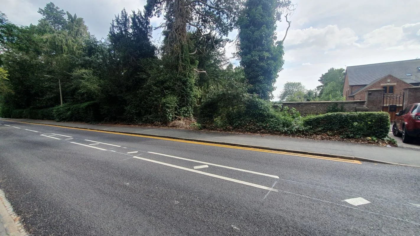 Freehold Building Plot - Consent for a Six Bedroom Detached House