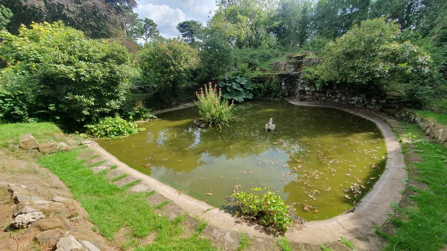 Freehold Building Plot - Consent for a Six Bedroom Detached House