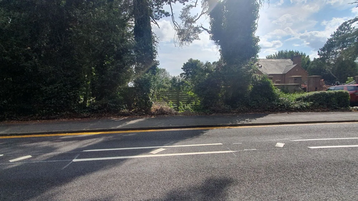 Freehold Building Plot - Consent for a Six Bedroom Detached House