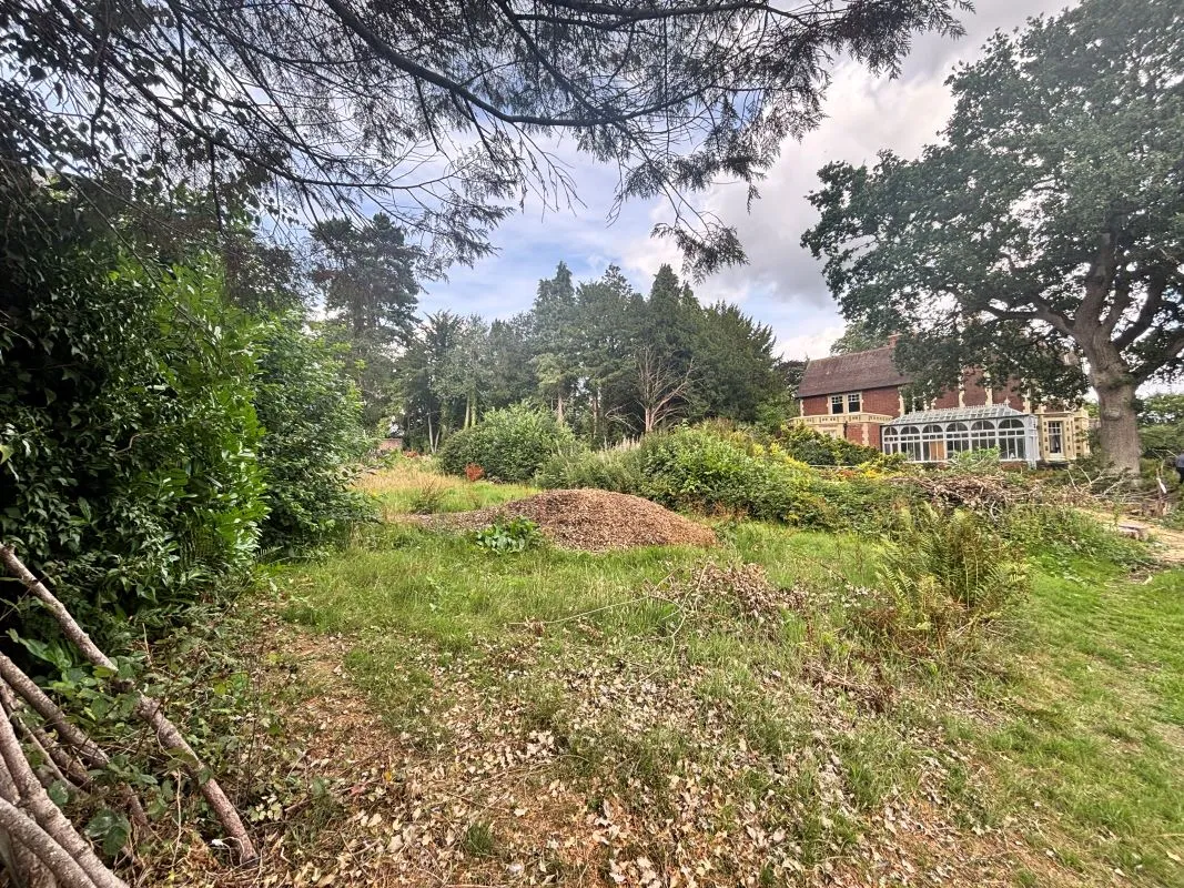 Freehold Building Plot - Consent for a Six Bedroom Detached House