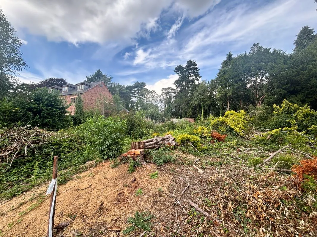 Freehold Building Plot - Consent for a Six Bedroom Detached House