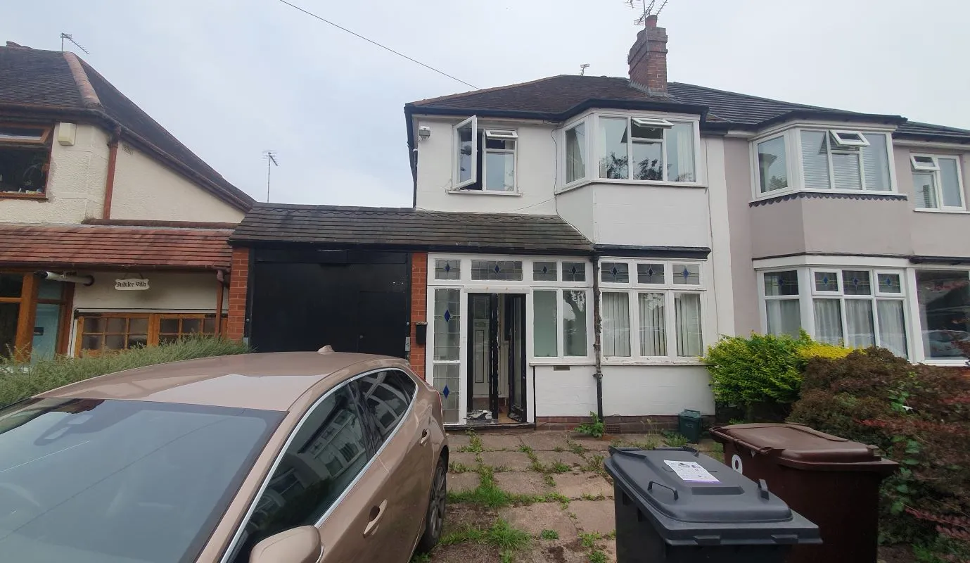 Freehold Vacant Semi-Detached House with Three Bedrooms & Garage
