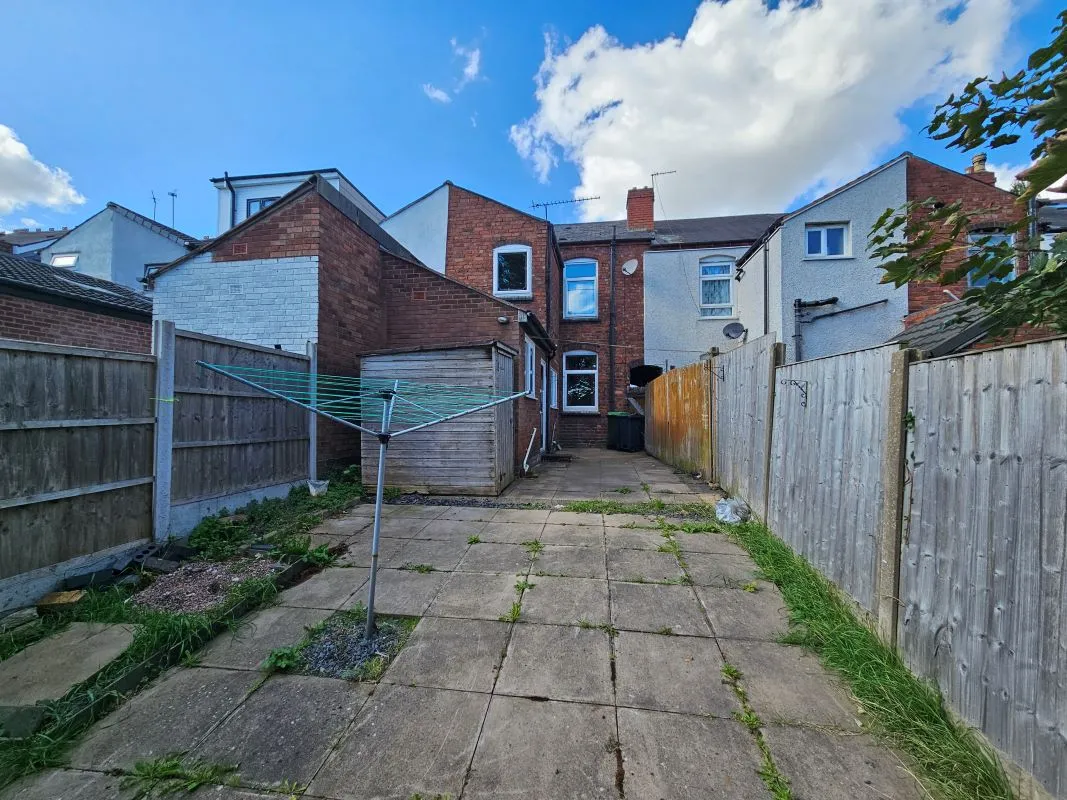 Freehold Vacant Mid Terraced House with Three Bedrooms