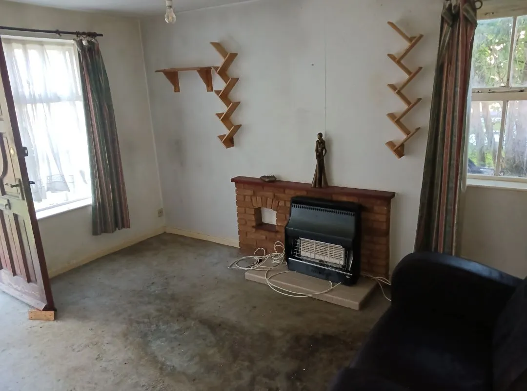Freehold Vacant Terrace House
