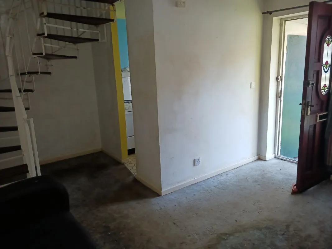 Freehold Vacant Terrace House