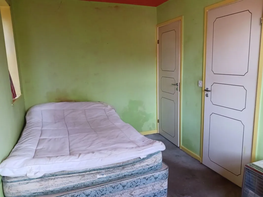 Freehold Vacant Terrace House