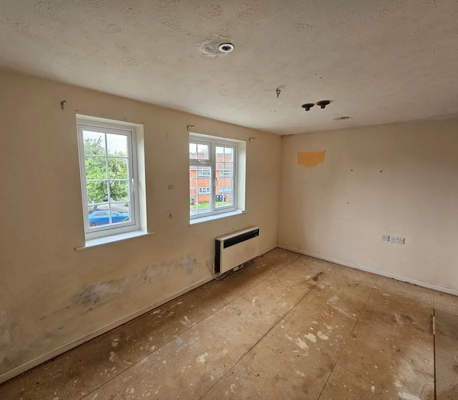 Leasehold Vacant Studio Flat in Sought After Location