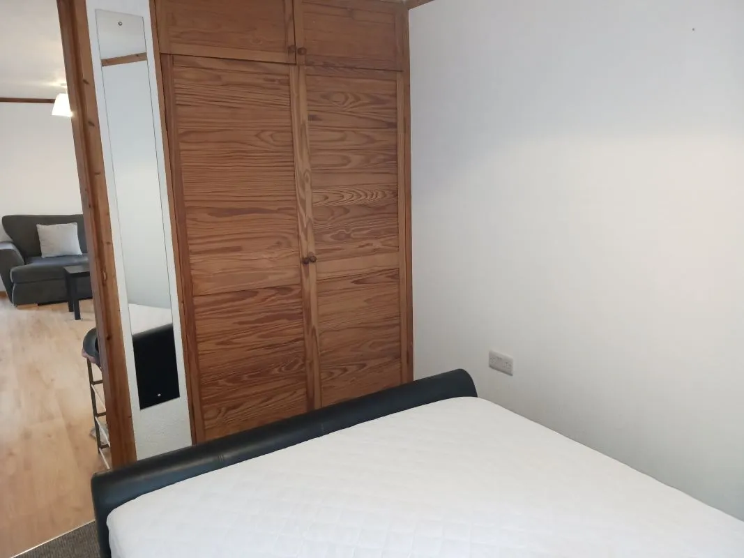 Freehold Vacant Detached Three Bedroom Chalet