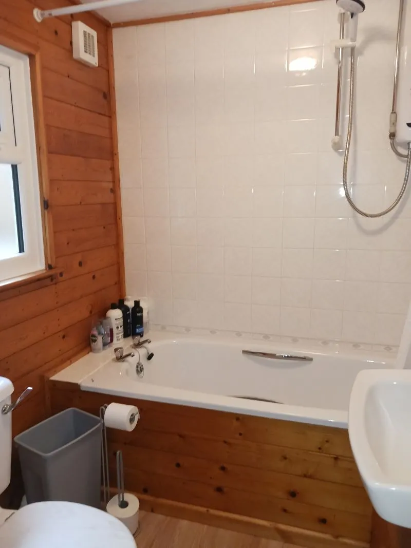 Freehold Vacant Detached Three Bedroom Chalet