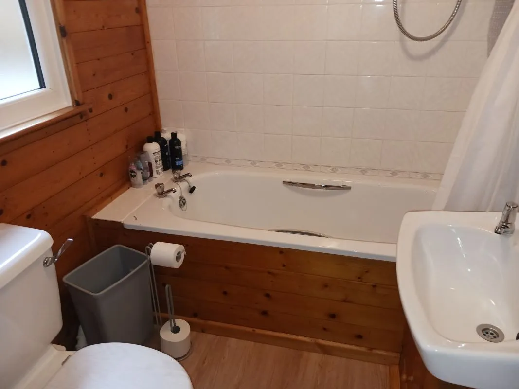 Freehold Vacant Detached Three Bedroom Chalet