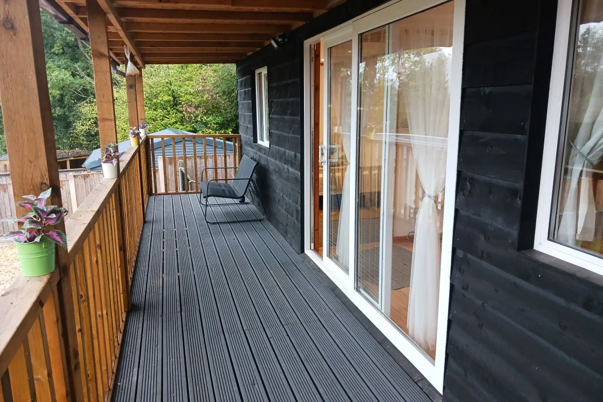 Freehold Vacant Detached Three Bedroom Chalet