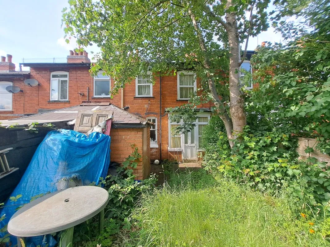 Freehold Vacant Three Bedroom House