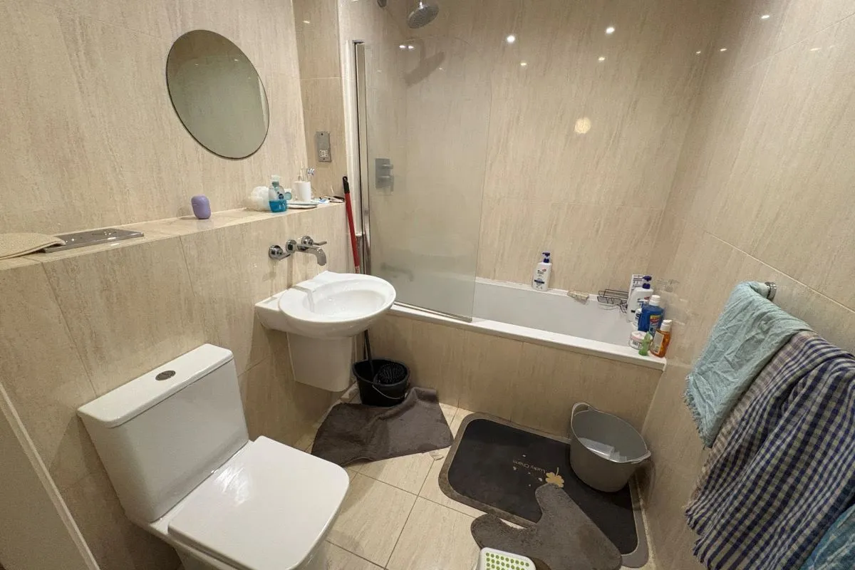 Leasehold Investment - Modern Fourth Floor Apartment