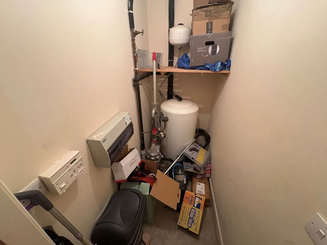 Leasehold Investment - Modern Fourth Floor Apartment