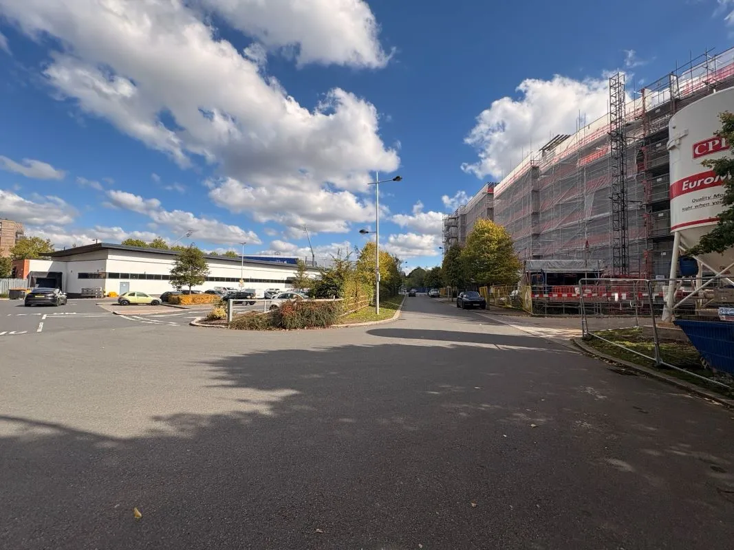 Leasehold Investment - Modern Fourth Floor Apartment
