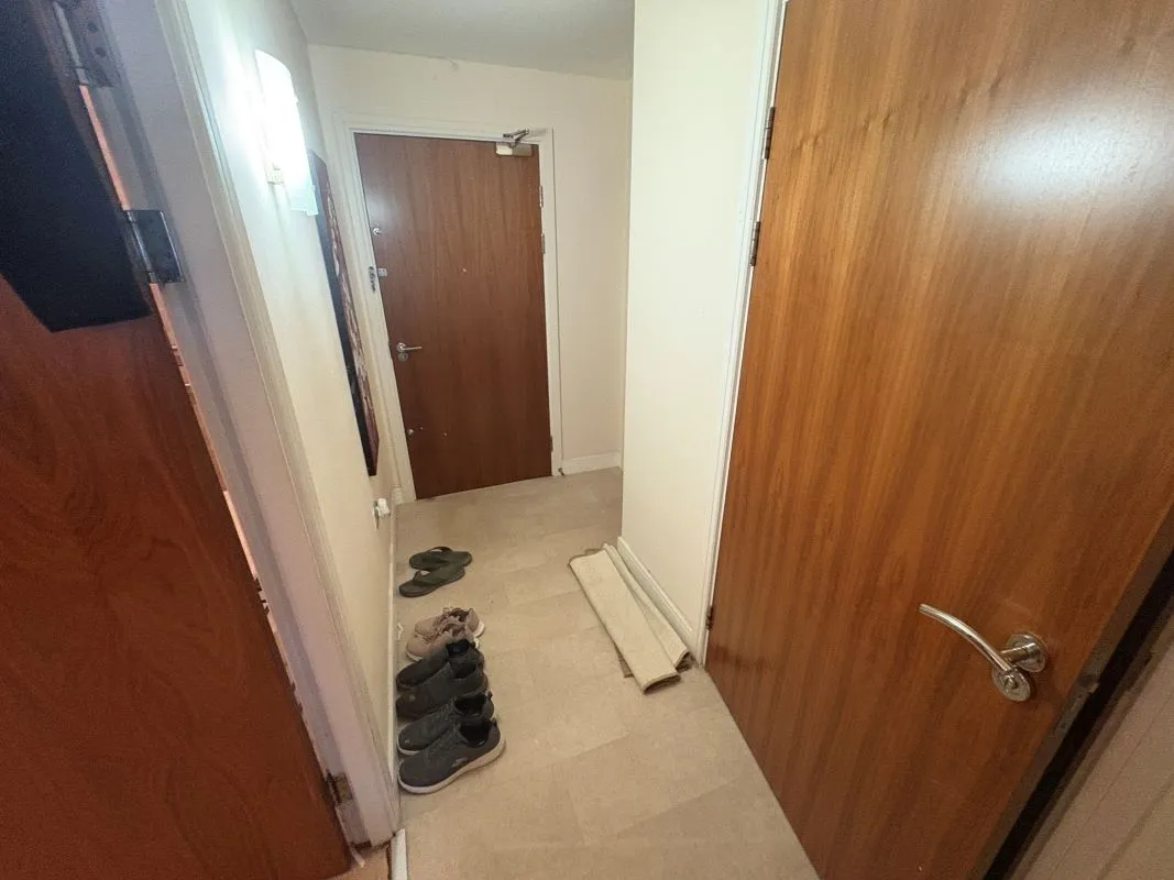Leasehold Investment - Modern Fourth Floor Apartment
