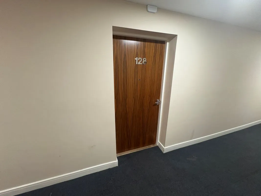 Leasehold Investment - Modern Fourth Floor Apartment