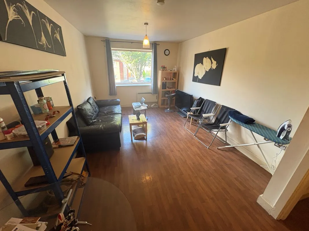 Leasehold Investment - Modern First Floor Apartment