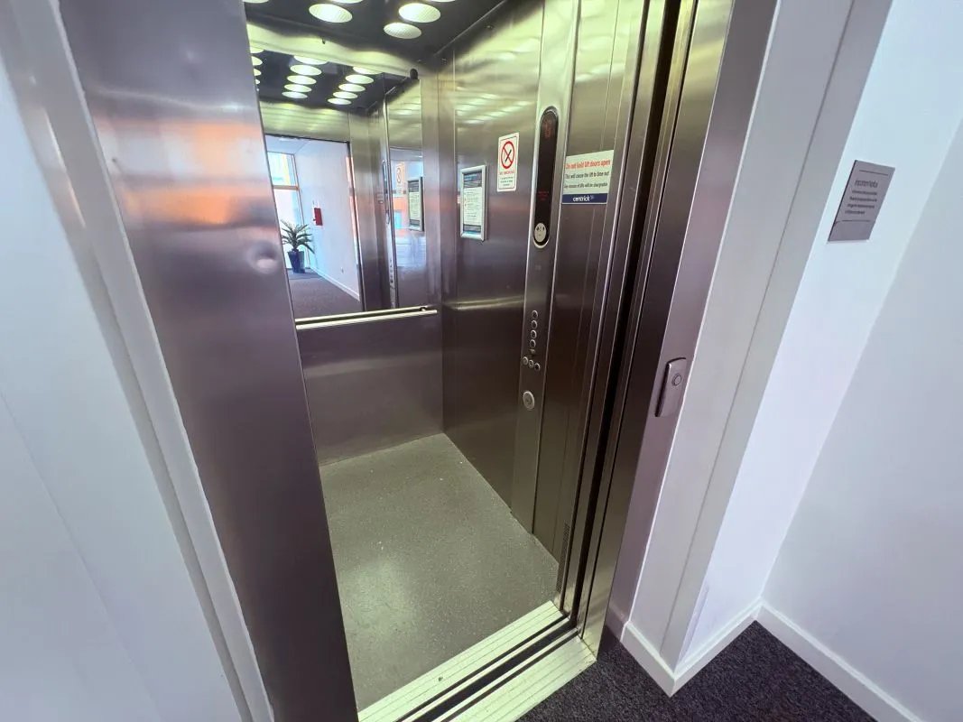 Leasehold Investment - Modern First Floor Apartment