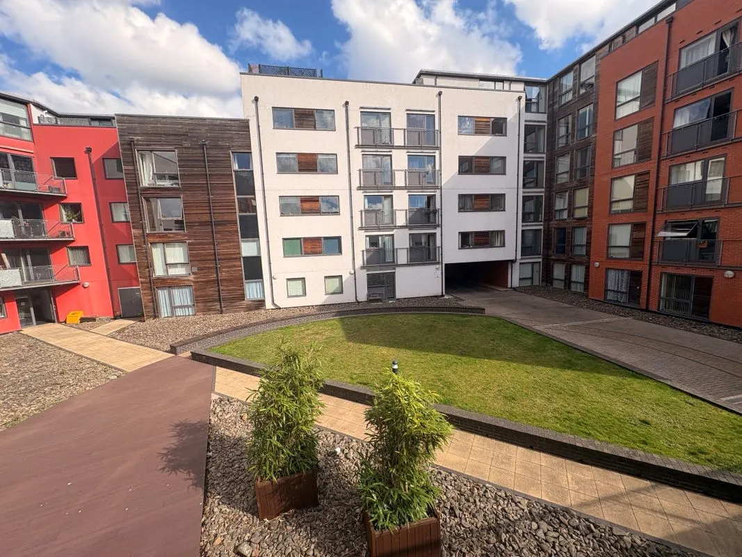 Leasehold Investment - Modern First Floor Apartment