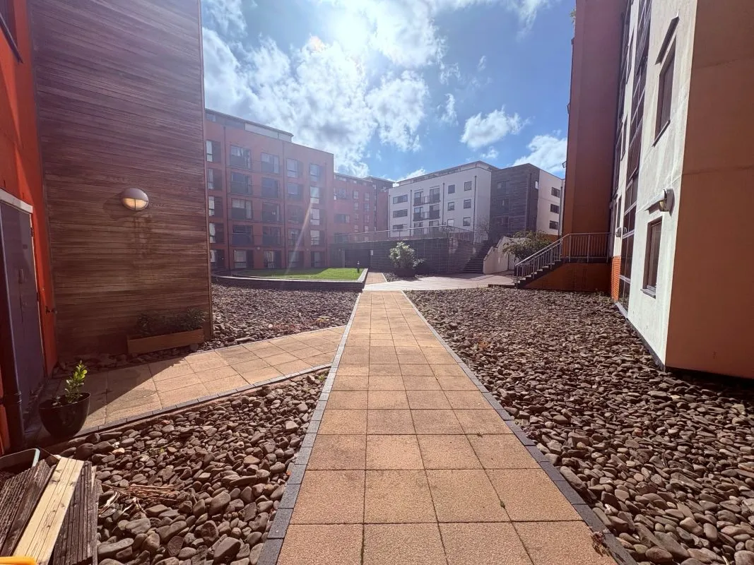 Leasehold Investment - Modern First Floor Apartment