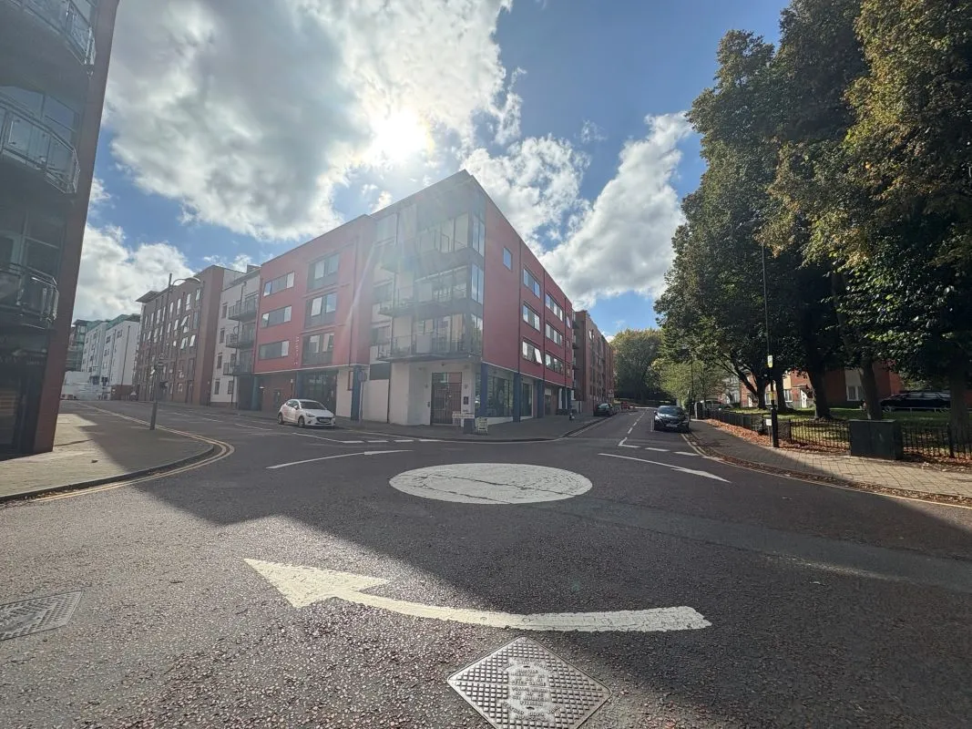 Leasehold Investment - Modern First Floor Apartment