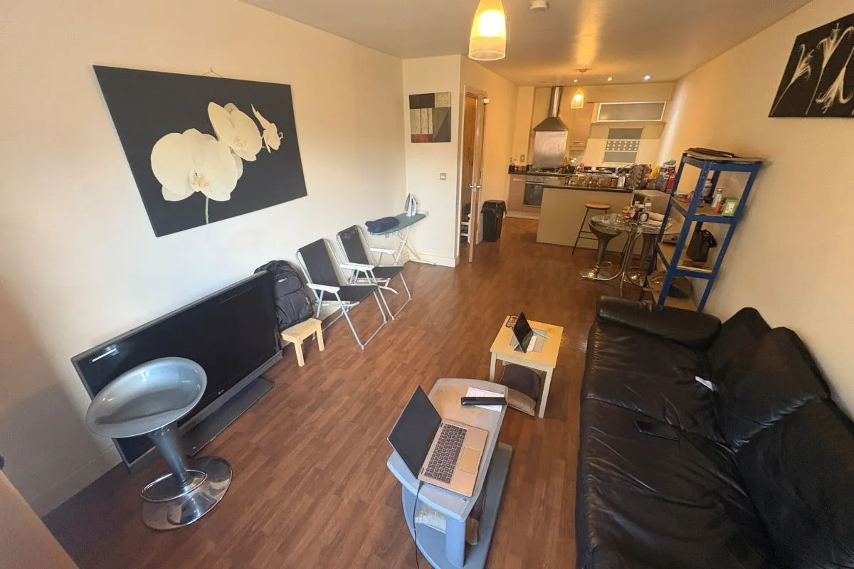 Leasehold Investment - Modern First Floor Apartment