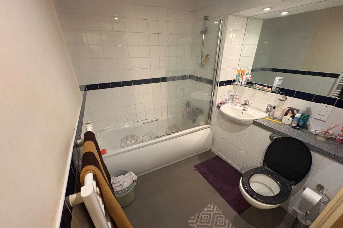 Leasehold Investment - Modern First Floor Apartment
