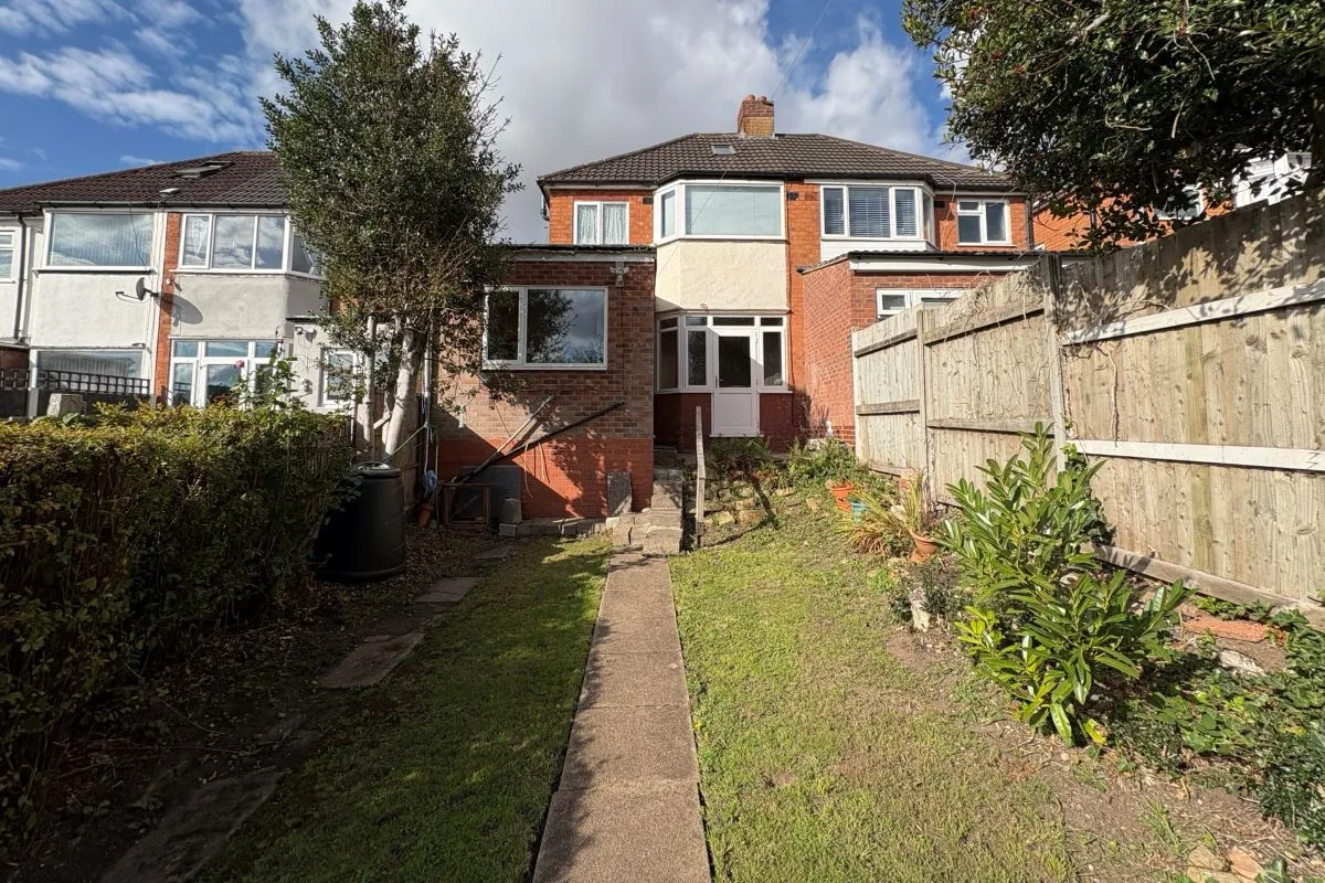 Freehold Vacant Semi-Detached House with Three Bedrooms