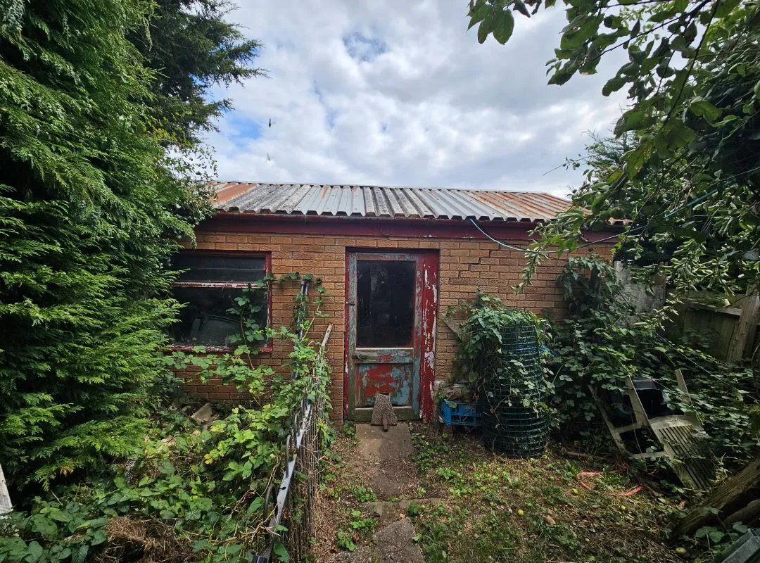 Freehold Vacant Semi-Detached House with Three Bedrooms