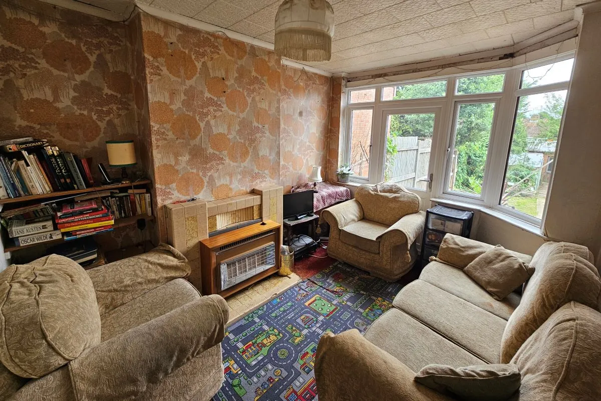 Freehold Vacant Semi-Detached House with Three Bedrooms