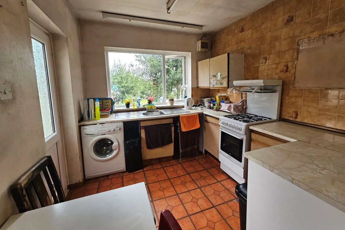 Freehold Vacant Semi-Detached House with Three Bedrooms