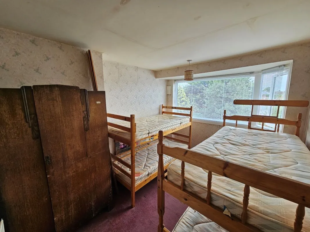 Freehold Vacant Semi-Detached House with Three Bedrooms