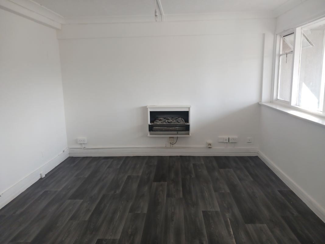 Leasehold Vacant Two Bedroom Flat