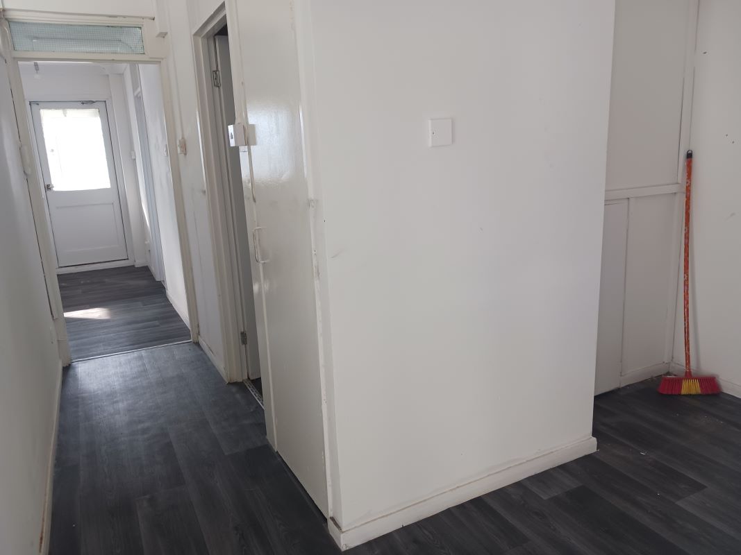 Leasehold Vacant Two Bedroom Flat