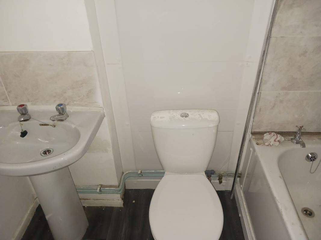 Leasehold Vacant Two Bedroom Flat