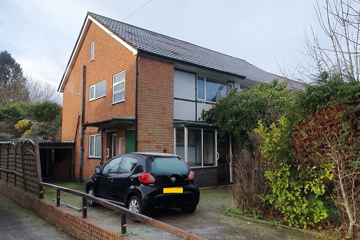 Leasehold Vacant Semi Detached House with Three Bedrooms