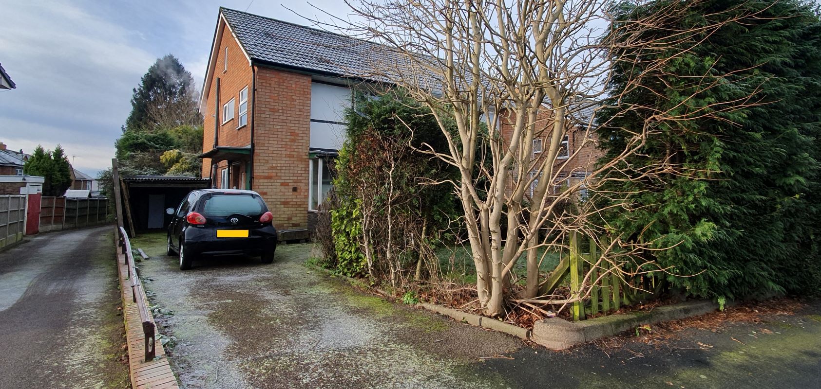 Leasehold Vacant Semi Detached House with Three Bedrooms
