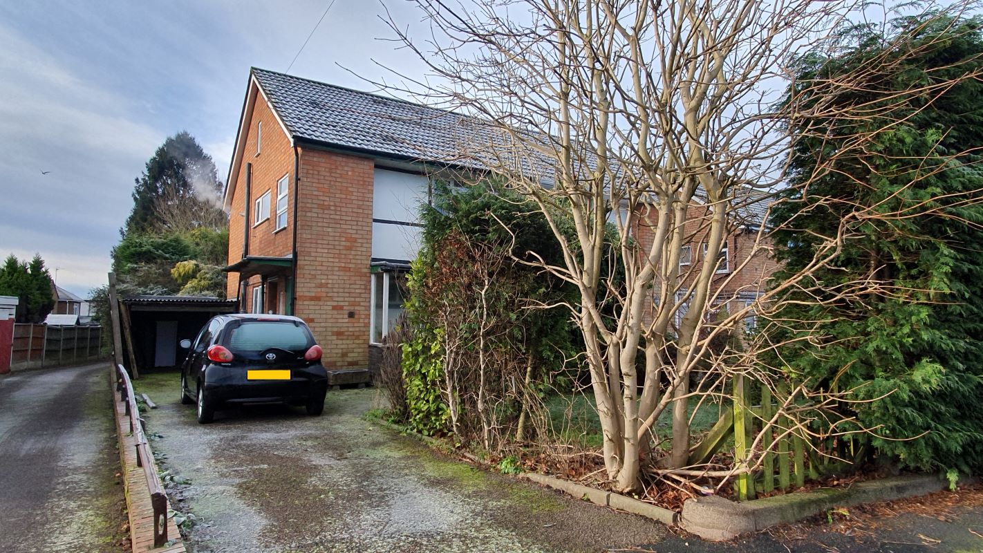 Leasehold Vacant Semi Detached House with Three Bedrooms