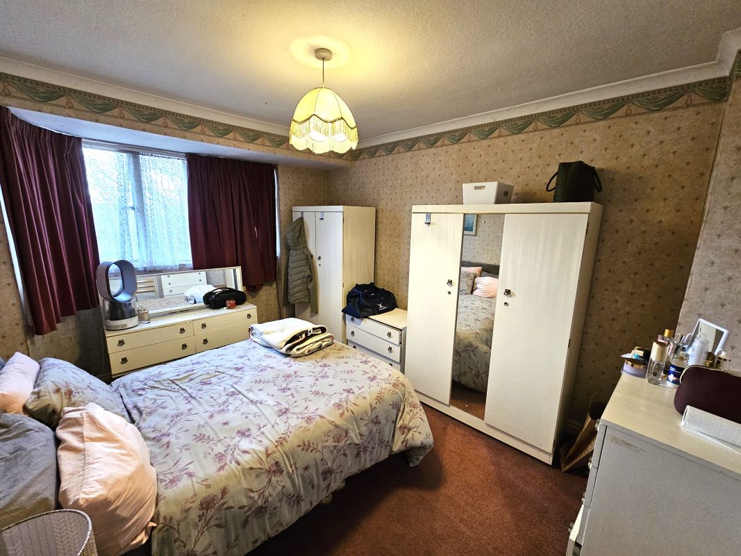 Freehold Vacant Semi Detached House with Three Bedrooms