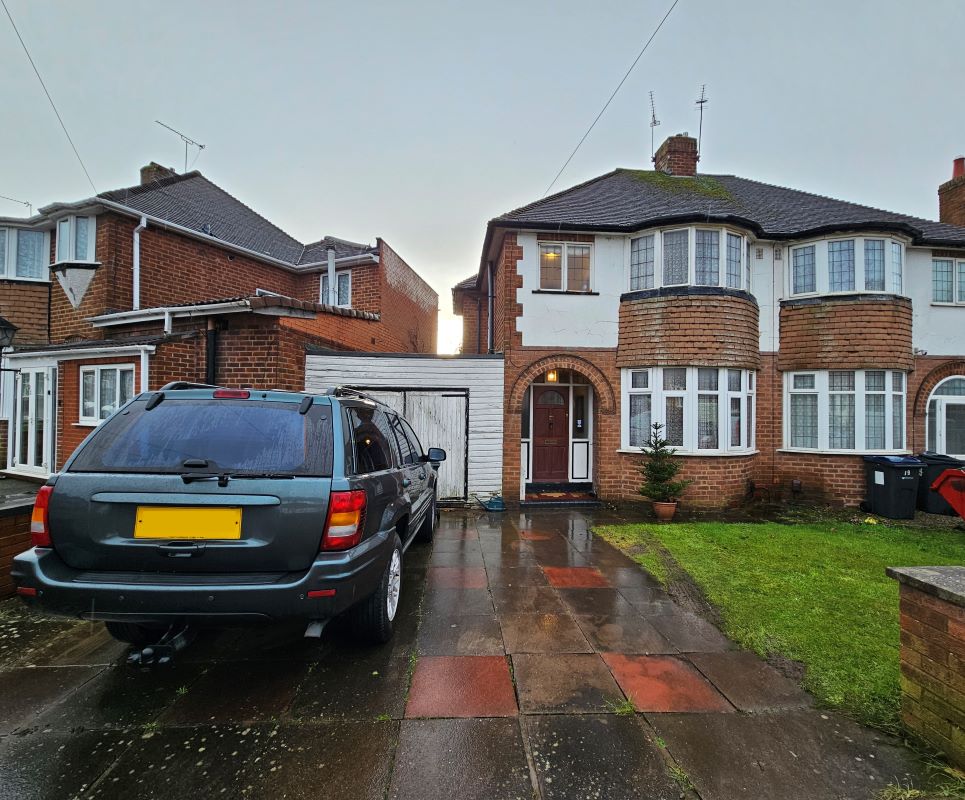 Freehold Vacant Semi Detached House with Three Bedrooms