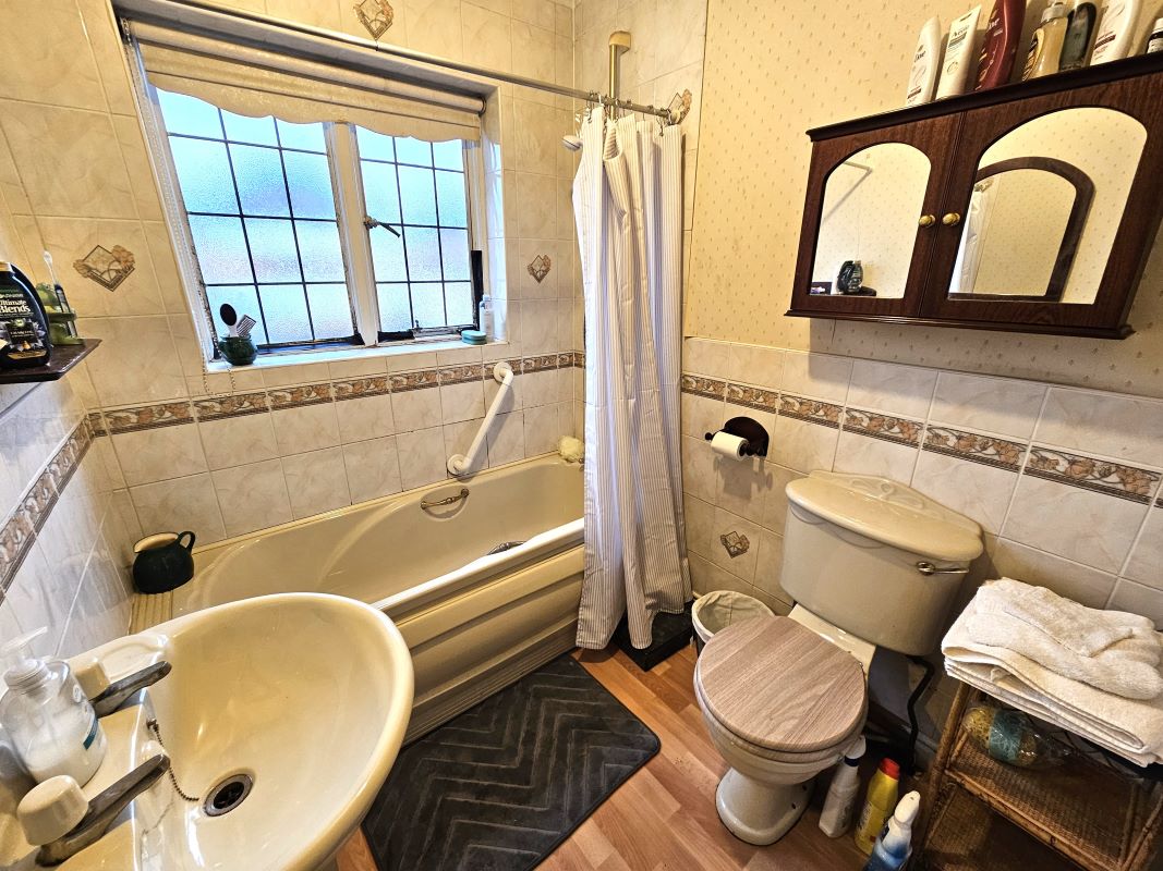 Freehold Vacant Semi Detached House with Three Bedrooms