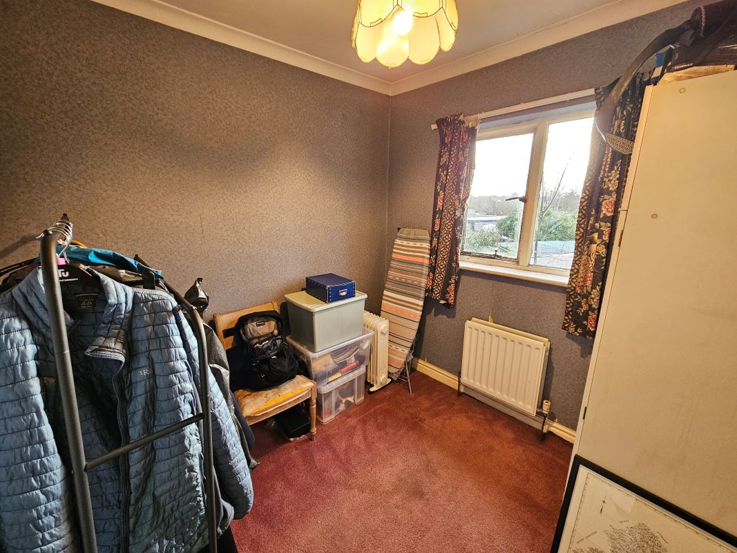 Freehold Vacant Semi Detached House with Three Bedrooms
