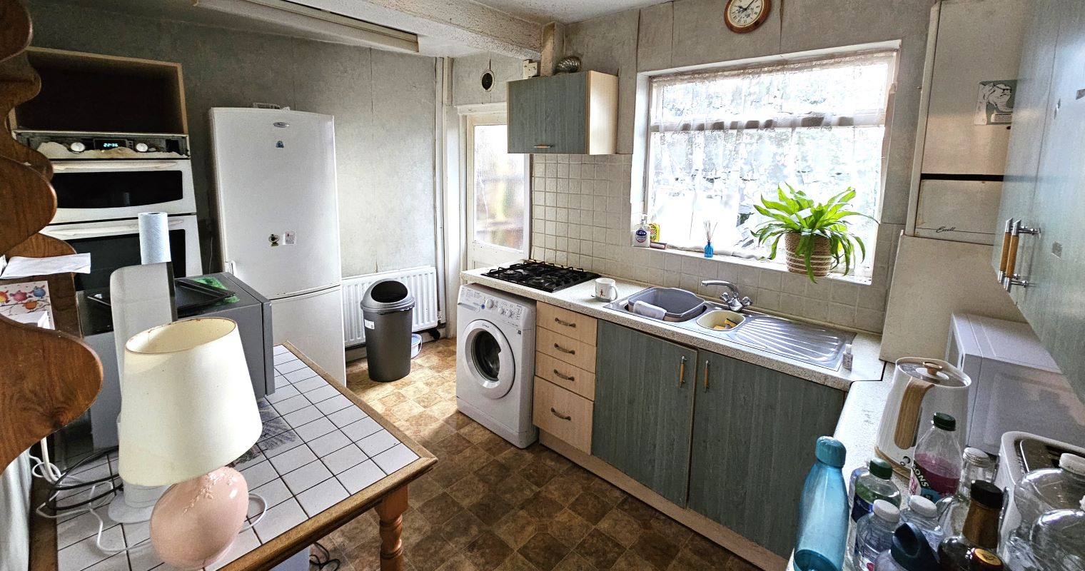 Freehold Vacant Semi Detached House with Three Bedrooms